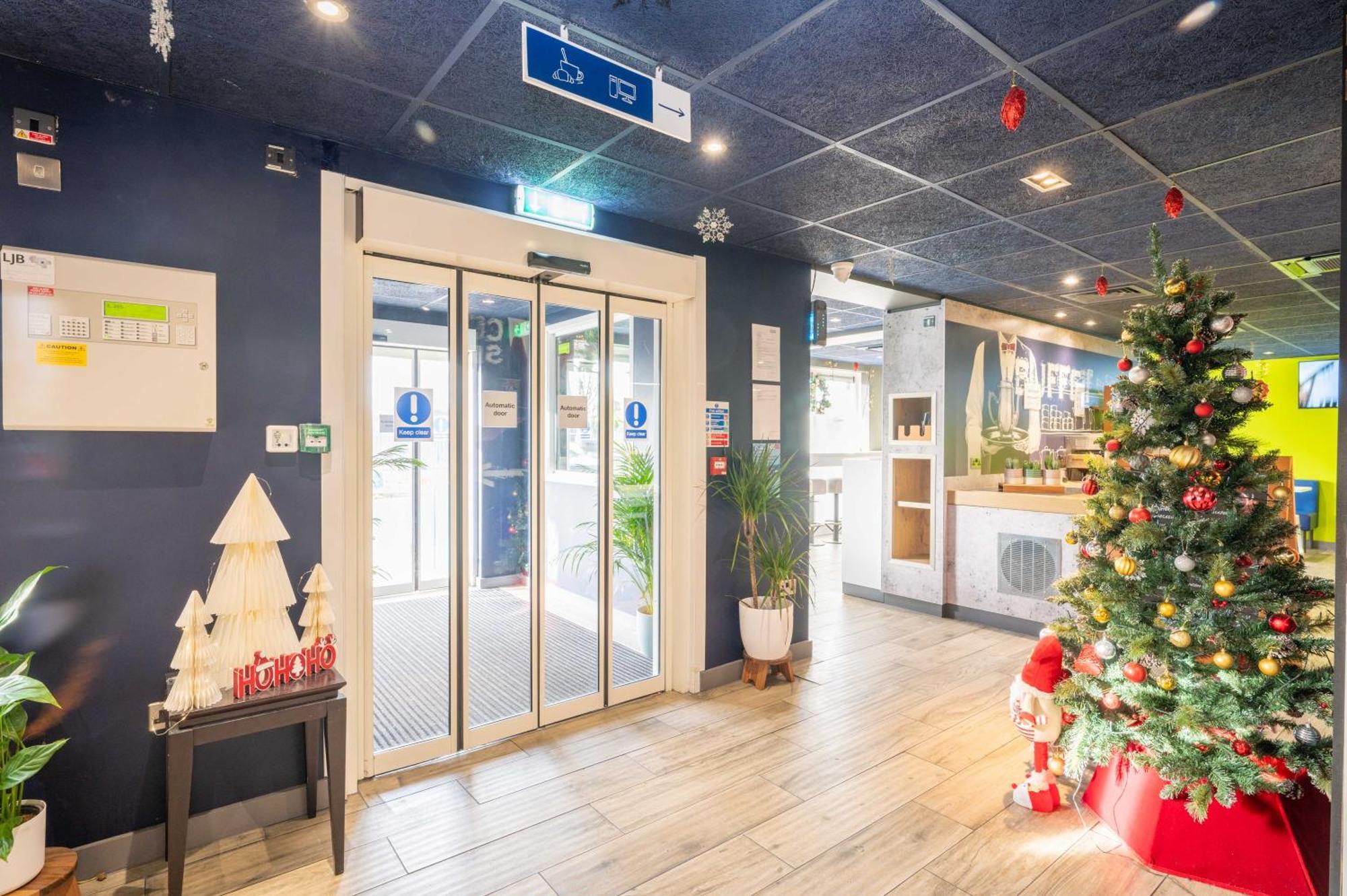 Ibis Budget London Barking Баркинг Экстерьер фото