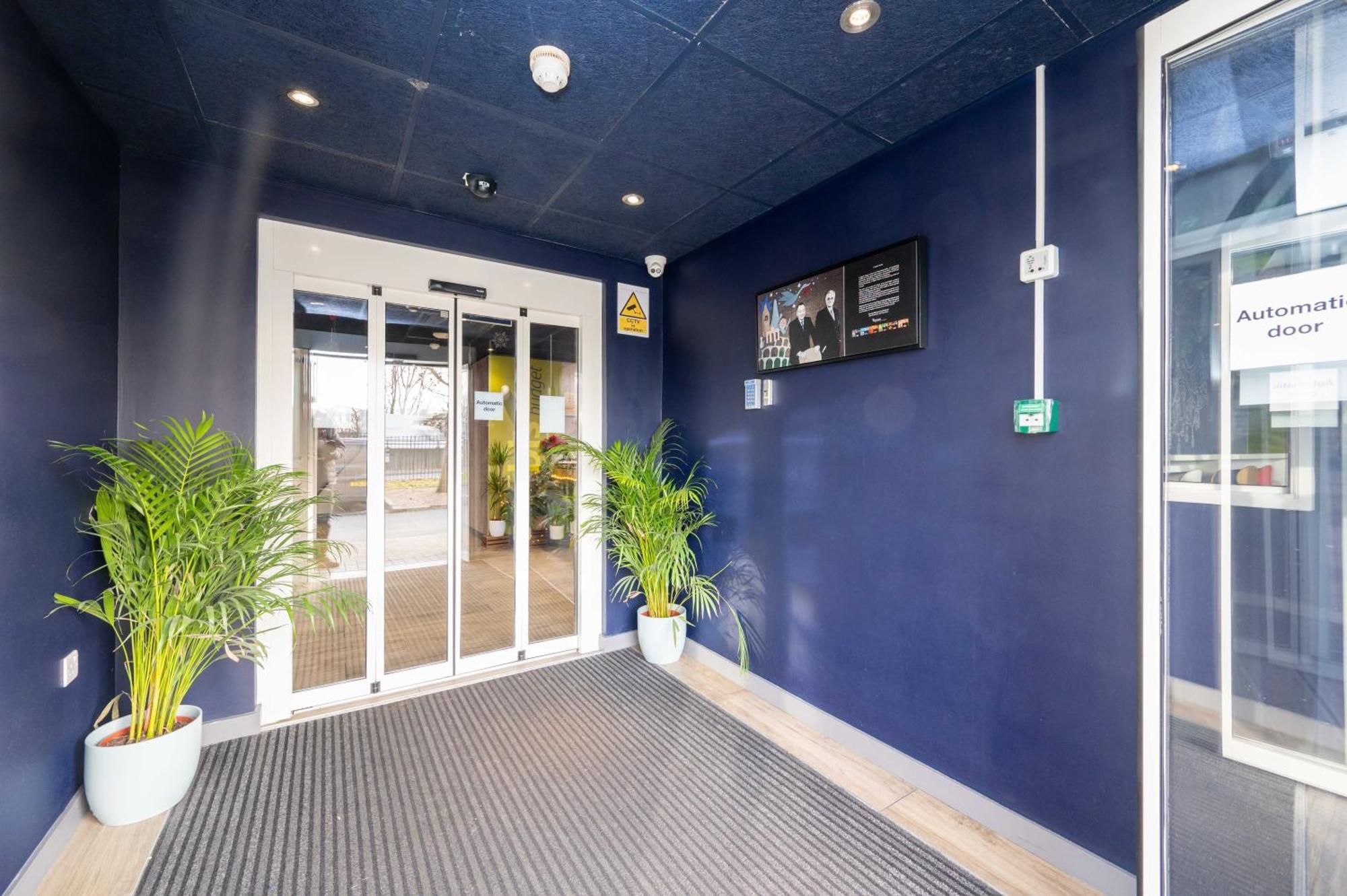 Ibis Budget London Barking Баркинг Экстерьер фото